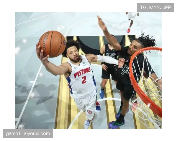 坎宁安与杜伦挡拆组合奏效 活塞后场搭档默契十足